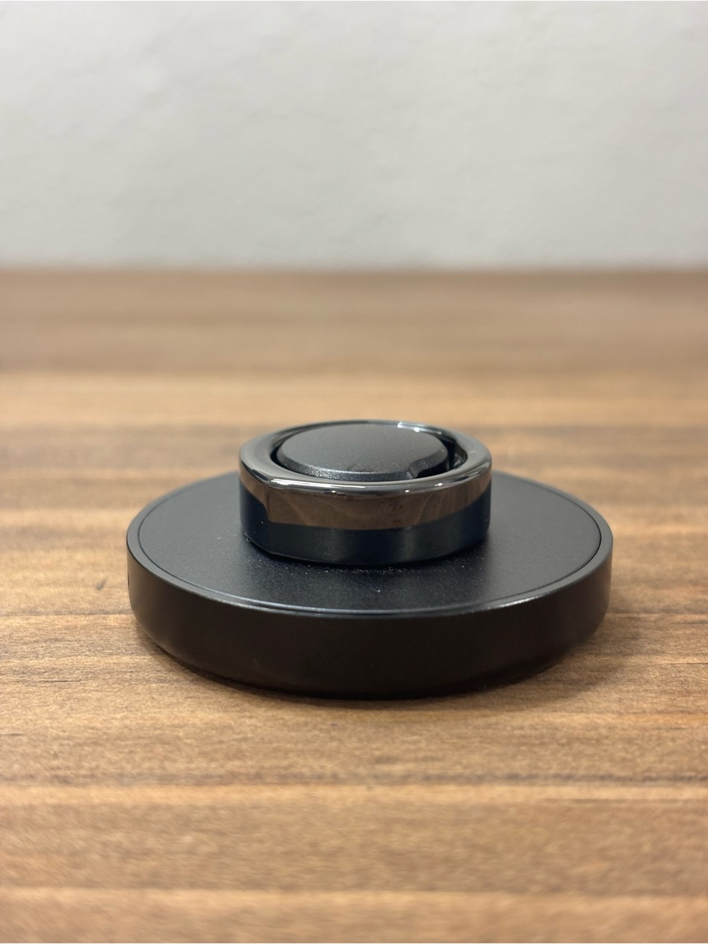 Oura Gen3 Heritage Black Ring Set - US9 - Charger with Matching Black USB Cable - Picture 8 of 8